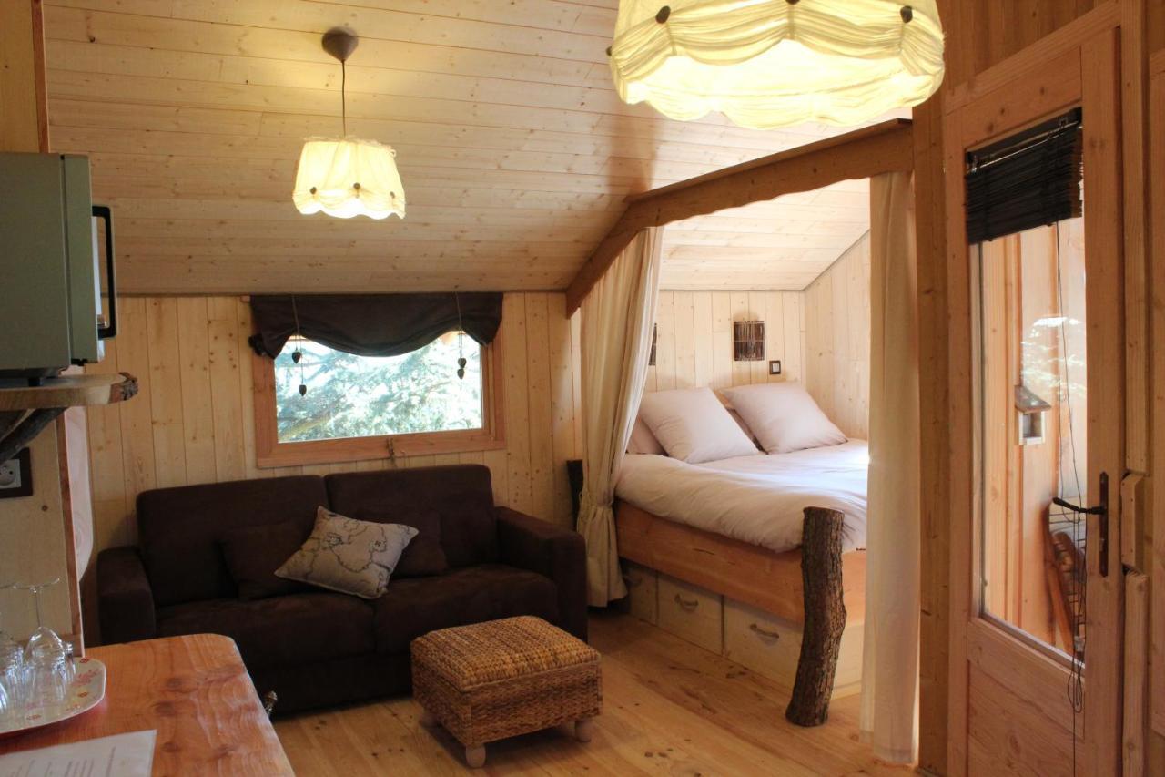 Bed and Breakfast Domaine Des Grands Cedres Cordelle Pokój zdjęcie
