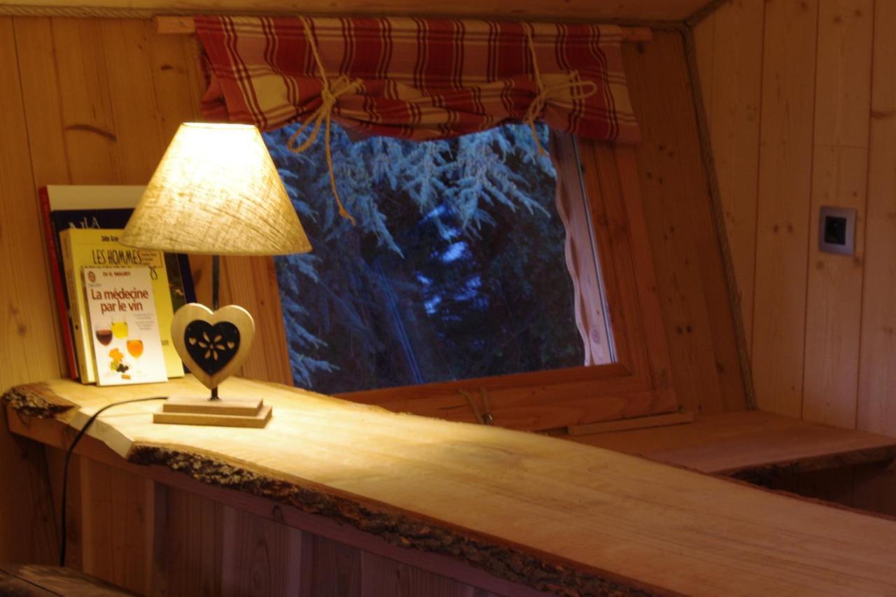 Bed and Breakfast Domaine Des Grands Cedres Cordelle Pokój zdjęcie